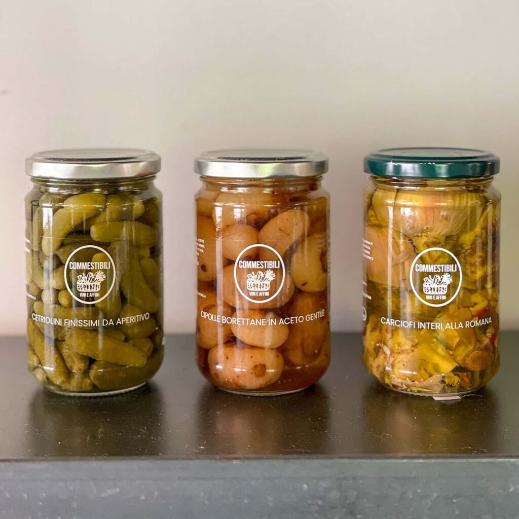 Vasetti di cibo sott'olio