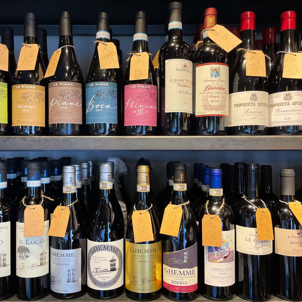 Bottiglie di vini piemontesi