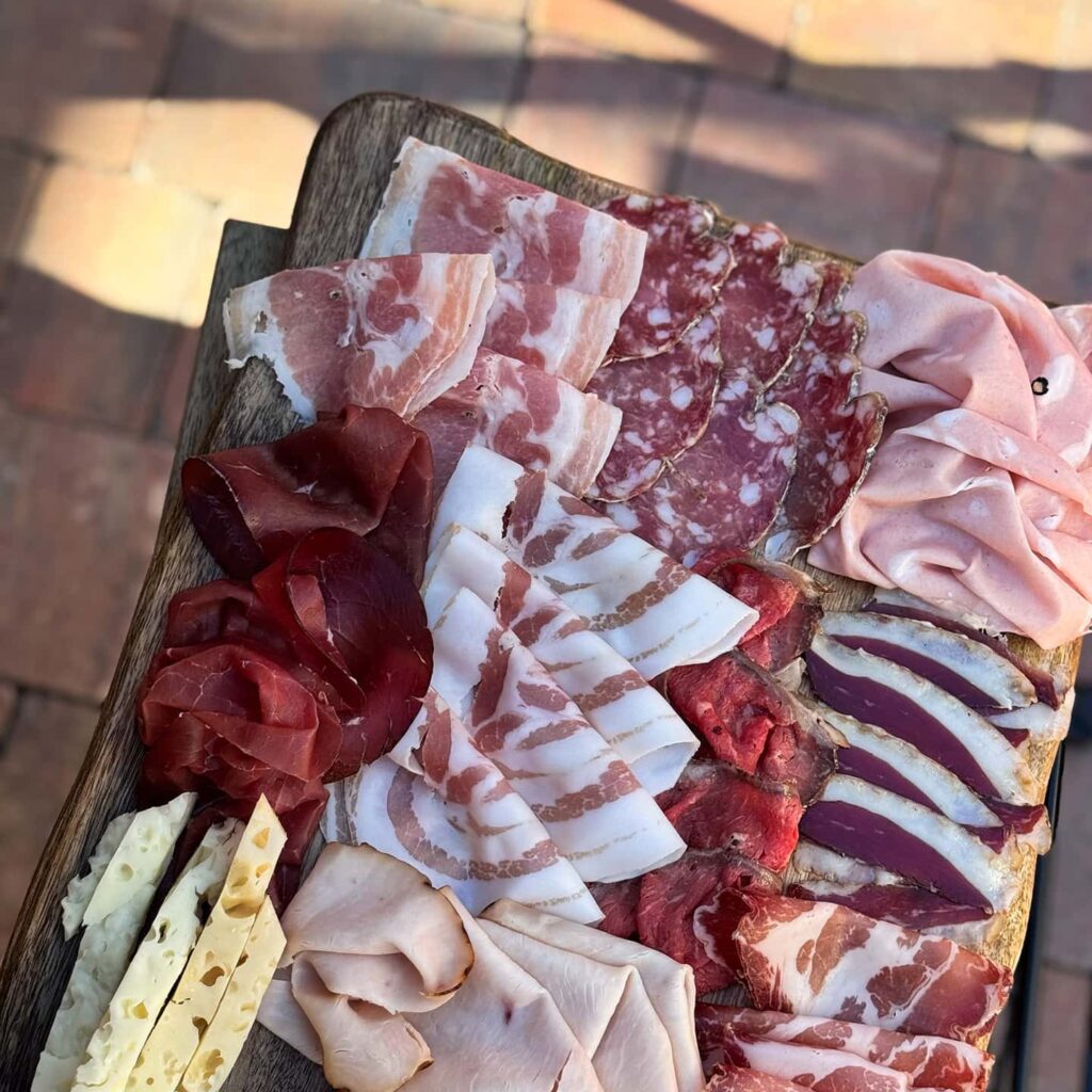 Tagliere di salumi per aperitivo